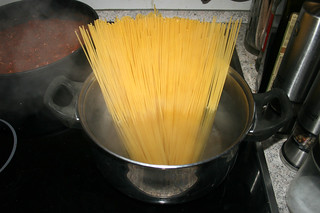 27 - Cook spaghetti / Spaghetti kochen