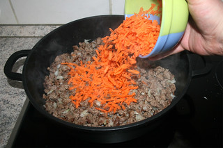 12 - Add grated carrots / Möhrenraspeln hinzufügen