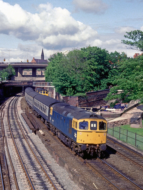 33006 at Chester on 29 May 1986