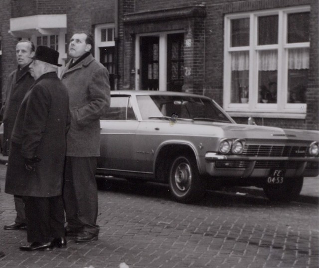 FE-04-53 Chevrolet Impala Sport Sedan 1965 [Krommeniestraat Amsterdam ca. 1969]