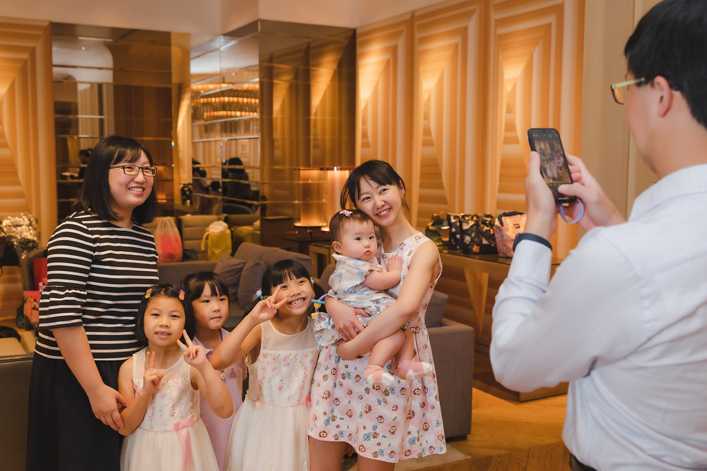 [親子寫真] 洪玉如 生日派對拍攝@迪司陽光攝影棚-最專業的團隊完成全家福照，拍出有溫度的照片! #全家福照