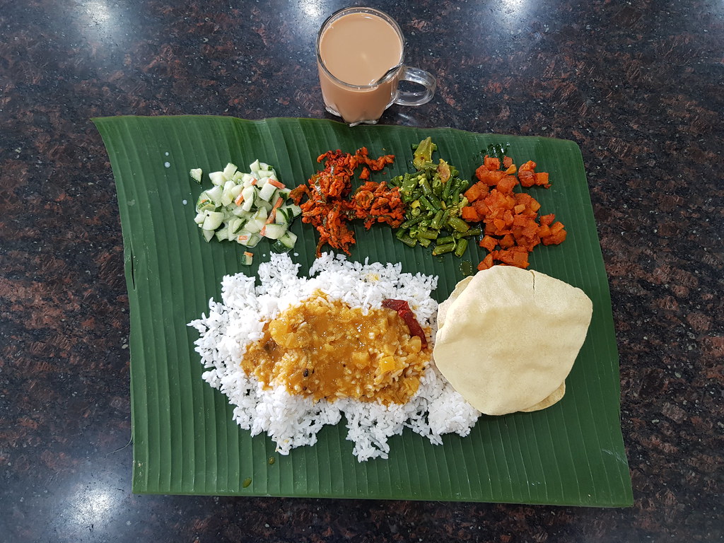 香蕉葉飯 Banana leaf rice rm$9 & 香料奶茶 Masala Tea rm$5.50 @ Rathaa Curry House Puchong Bandar Puteri