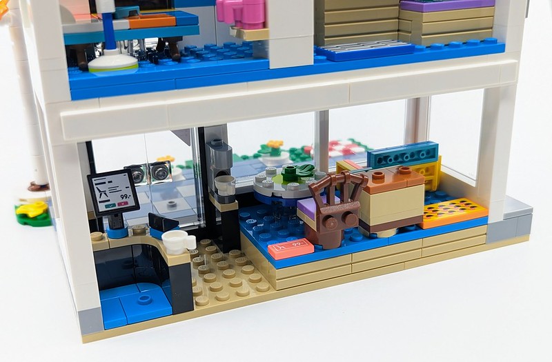41732: Downtown Flower And Design Stores Set Review