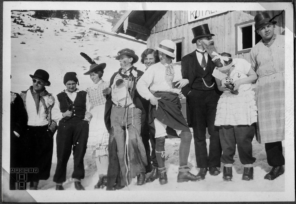 ArchivTappen33(1D)13k242 Fasching, Skifahrer, Kotalpe, 1930er
