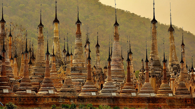 MYANMAR, Burma - rund um den  Inle-See, Stupas Takhaung Mwetaw / Tar Kaung -(sehr schön am See gelegen), Stupa forest,   21513