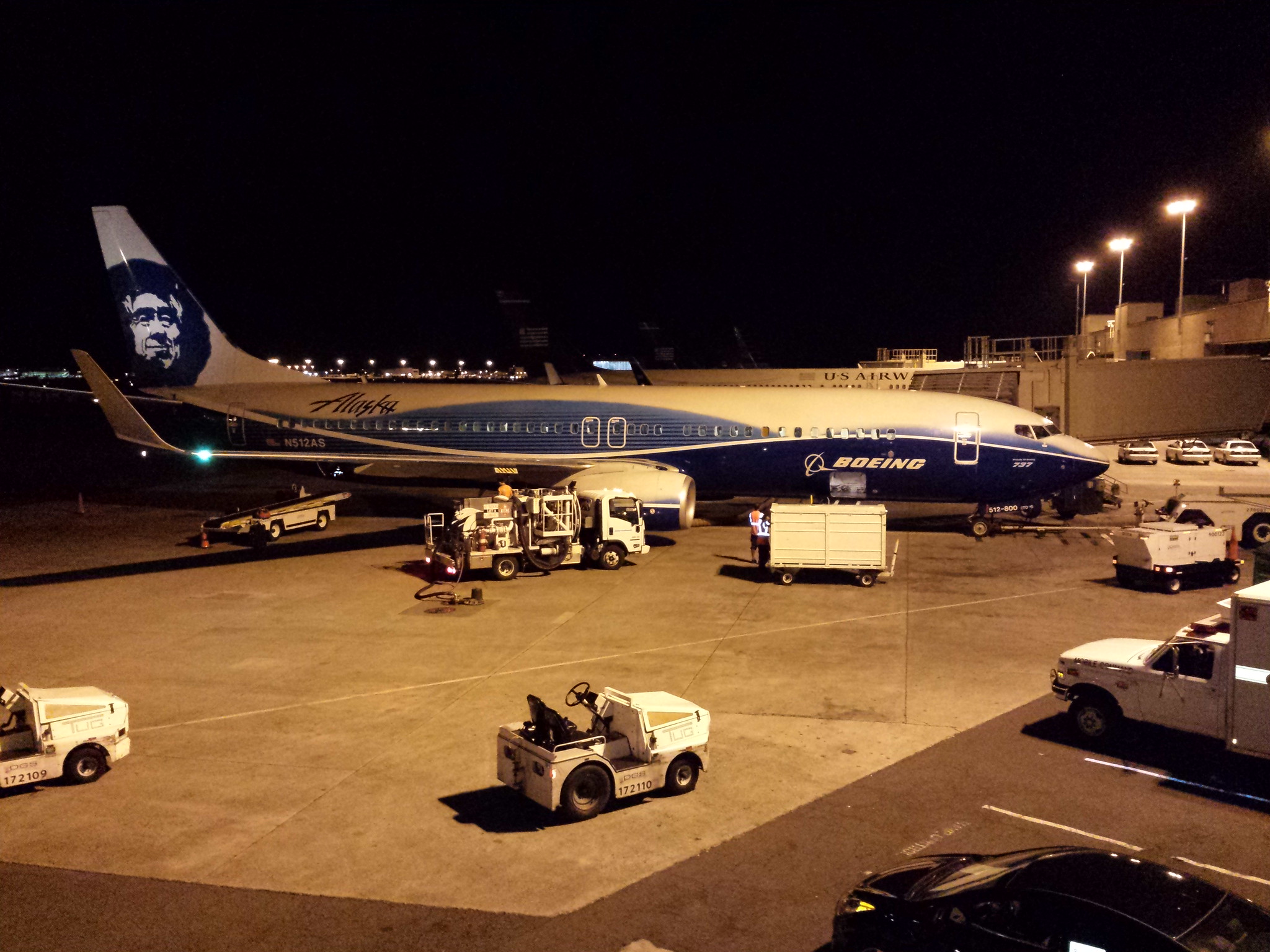 An Alaskan Airlines flight waiting to depart at Honolulu