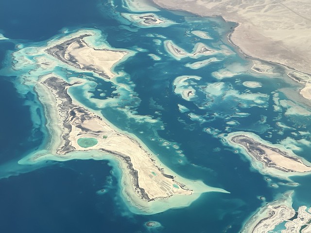 Islas y corales en el Mar Rojo saudí