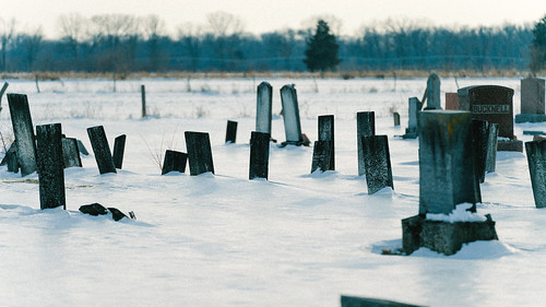 mendon michigan outdoors pioneercemetery stjosephcounty us unitedstates cemetery goldenhour outside snow sunny winter