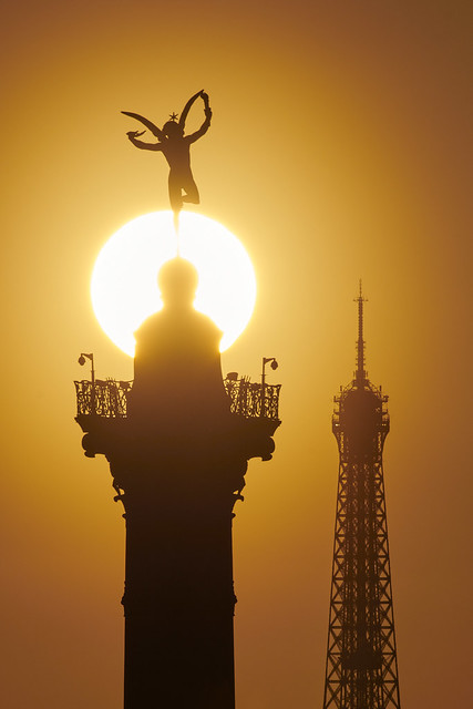 Colonne de Juillet et la tour Eiffel