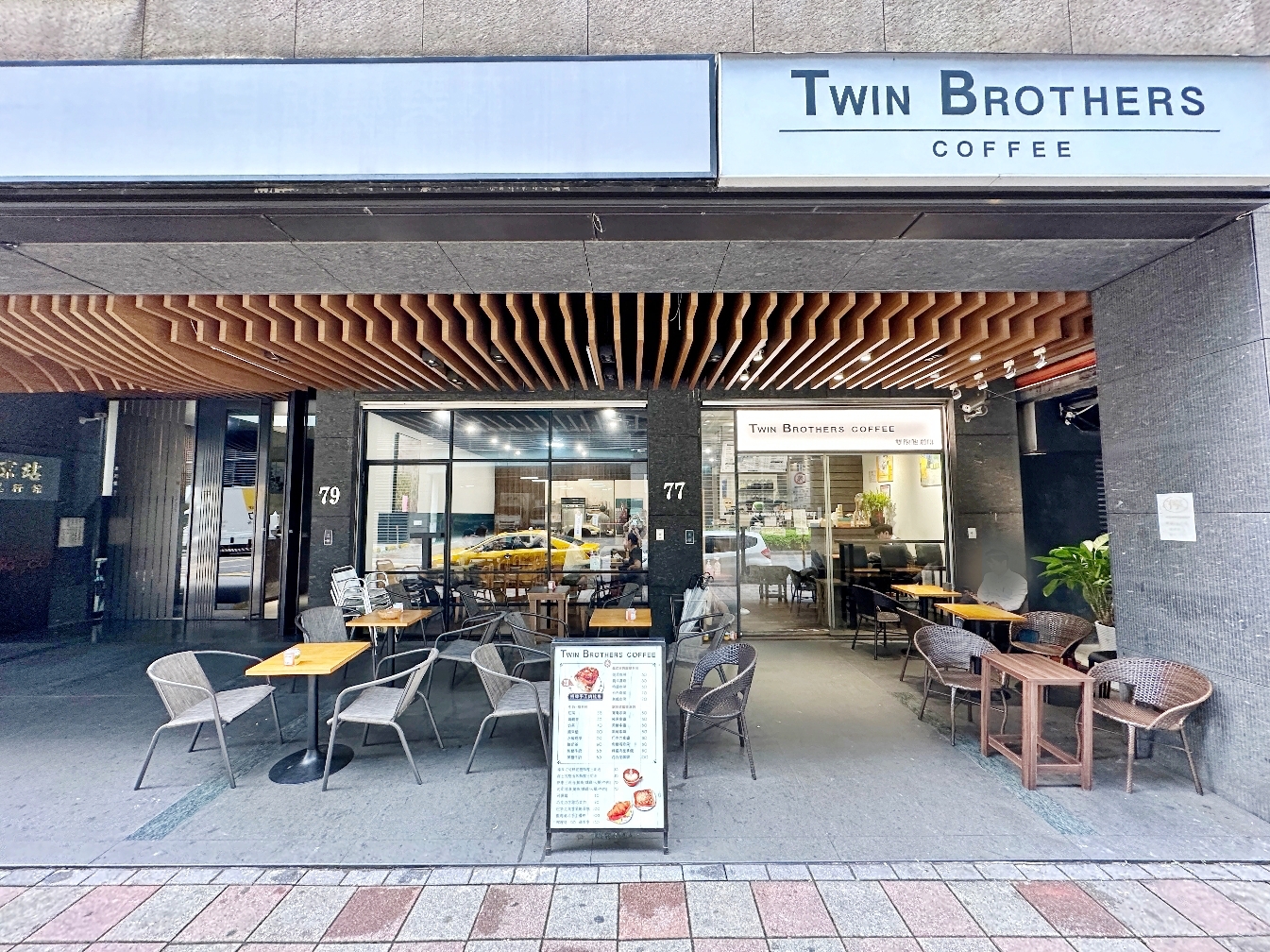 [台北美食]Twin Brothers Coffee雙胞胎咖啡-台北火車站附近．京站時尚廣場旁~招牌手工肉桂捲人氣必點．甜點都很有水準! @VIVIYU小世界