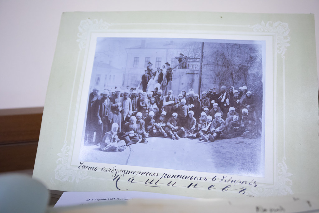 06.04.2023 Expoziție de fotografii și documente de arhivă ce vin să comemoreze victimele pogromului evreiesc de la Chișinău din 1903