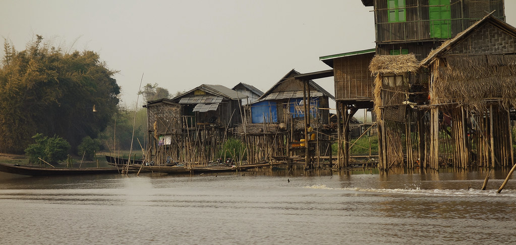 MYANMAR, Burma - rund um den  Inle-See, ländliches Leben, Pfahlbauten ,  21527