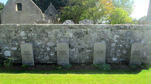 Dyce, 4 War Graves