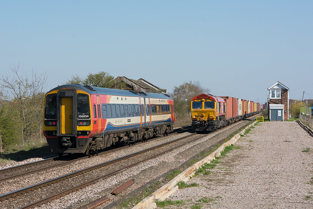 158854 & 66783 Three Horse Shoes 04/04/23 - 1L09 0951 Liverpool Lime Street to Norwich & 4M33 1046 Felixstowe North Gbrf to Hams Hall Gbrf