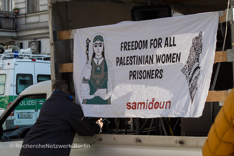 08.04.2023 Berlin: Palästinensisches Solidaritätsnetzwerk „Samidoun“ demonstriert in Neukölln