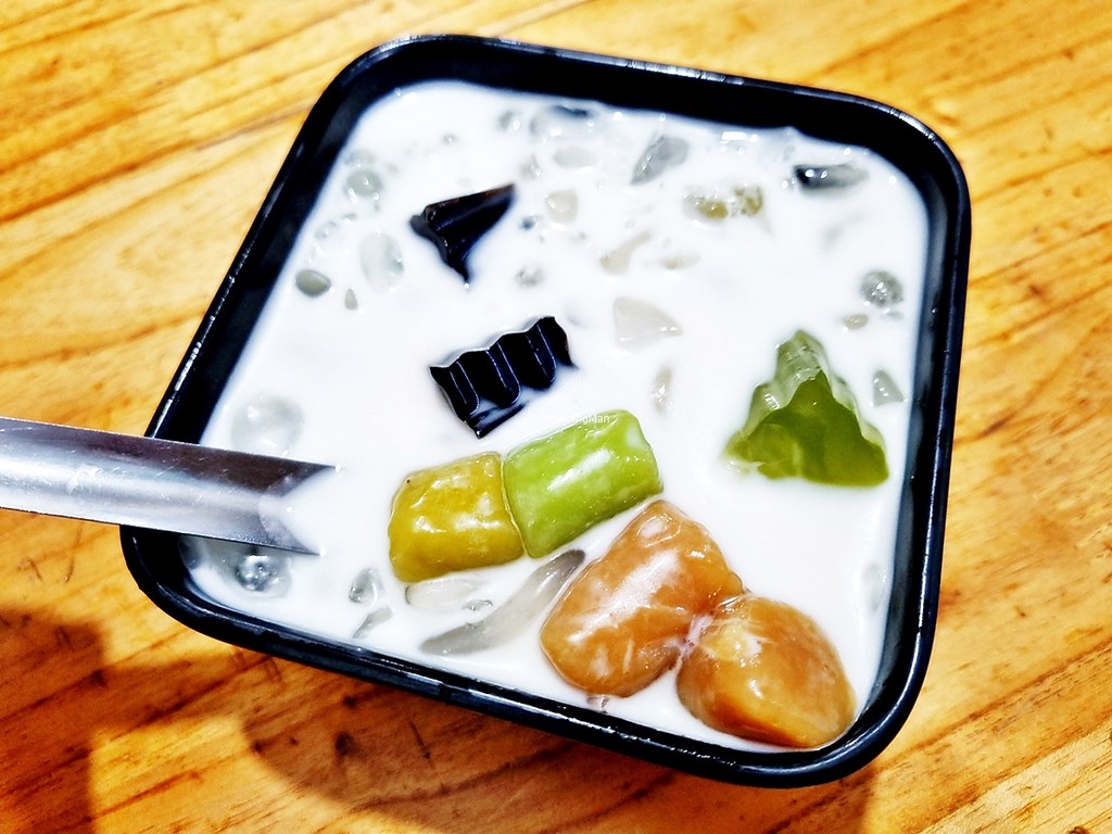 Chè Khoai Dẻo / Sweet Potato, Yam Taro, Tapioca, And Jelly Dessert Soup