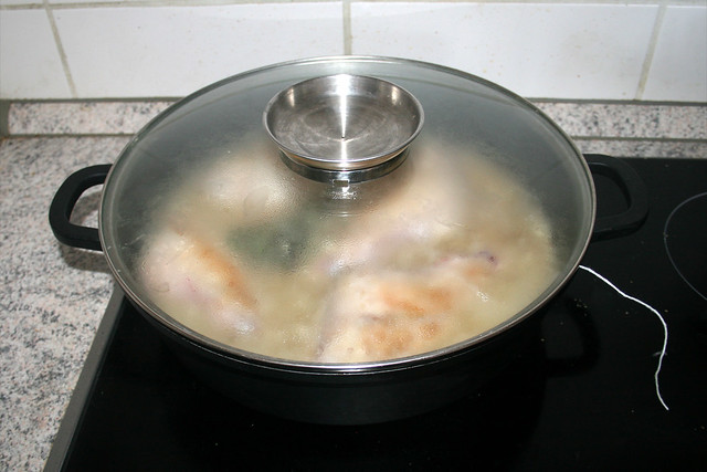 25 - Stew with lid on / Geschlossen schmoren lassen