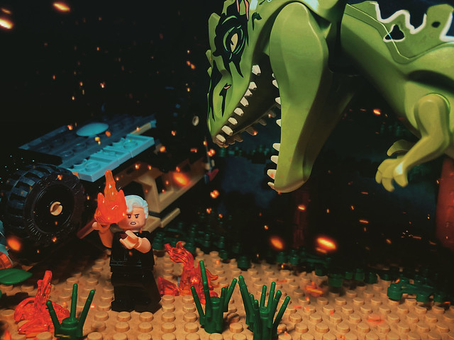 LEGO Ian Malcolm vs the Giganotosaurus