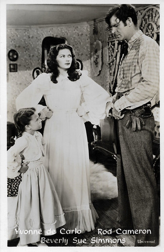 Yvonne De Carlo, Rod Cameron and Beverly Sue Simmons in Frontier Gal (1945)