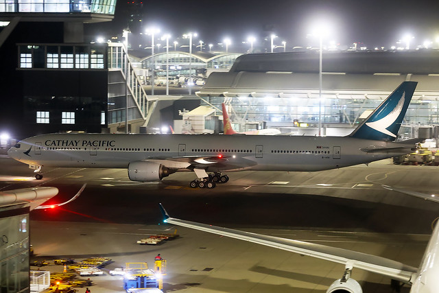 Cathay Pacific | Boeing 777-300 | B-HNI | Hong Kong International