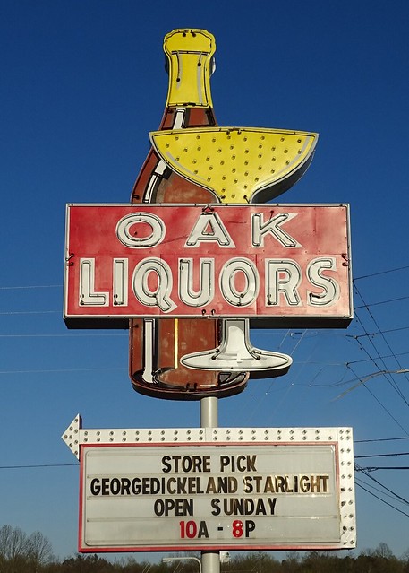 TN, Manchester-Oak Liquors Neon Sign