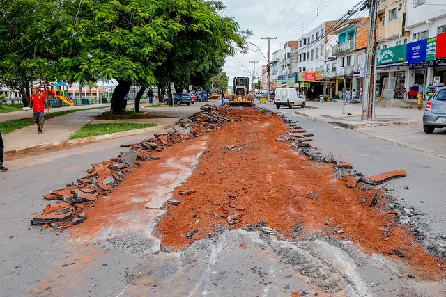 Iniciada a obra do novo pavimento da Avenida Principal do Paranoá