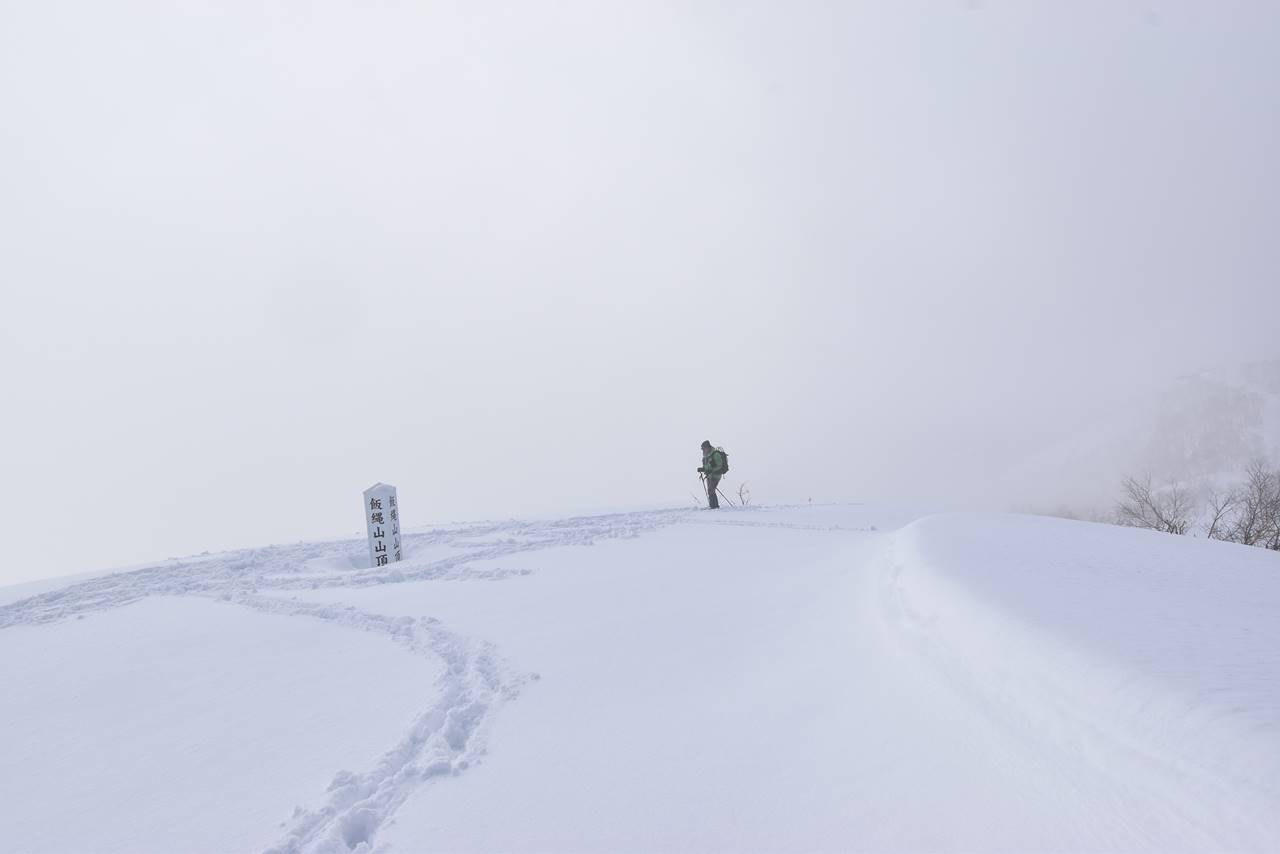 冬の飯縄山 雪山登山 雲海とアルプスの絶景！