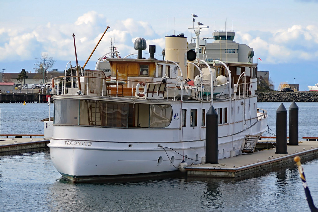 motor yacht taconite