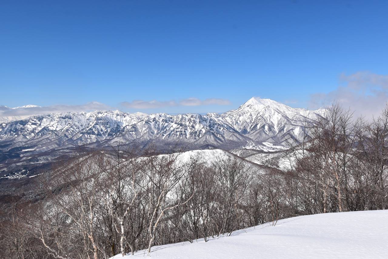 冬の飯縄山 雪山登山 戸隠連峰・高妻山の絶景