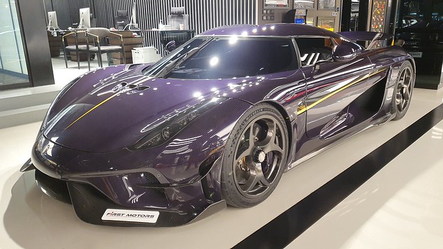 Koenigsegg Regera bare carbon fiber body. 1 of 80 (purple)