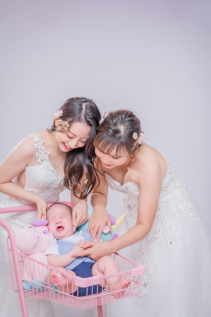 [親子寫真]木子瑄 全家福拍攝@迪司陽光攝影棚-最專業的團隊完成全家福照，拍出有溫度的照片! #孕婦寫真