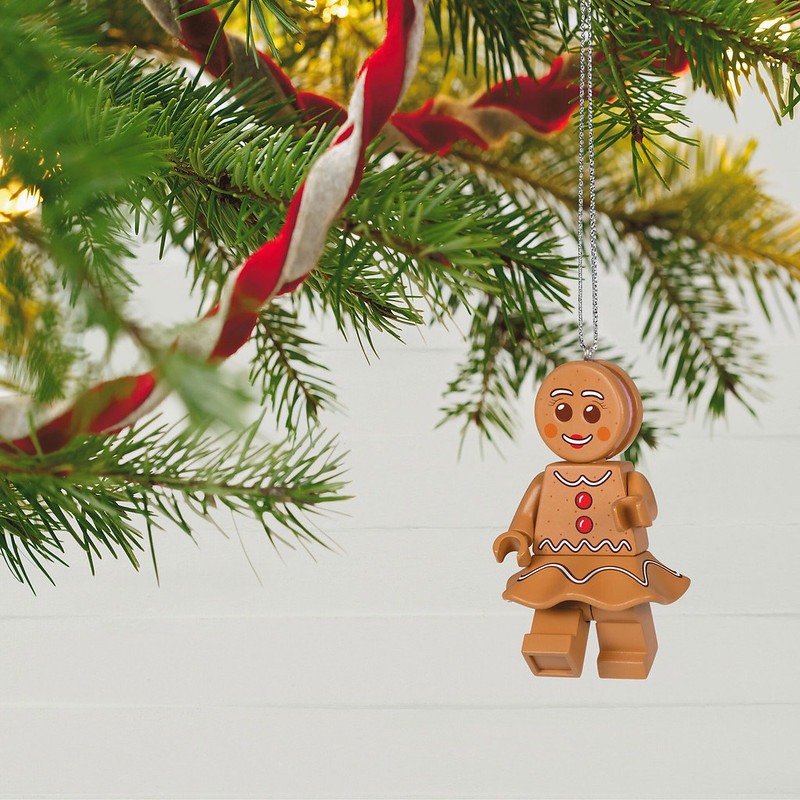 Gingerbread-Woman-LEGO-Minifig-Keepsake-Ornament_1699QXI7329_02