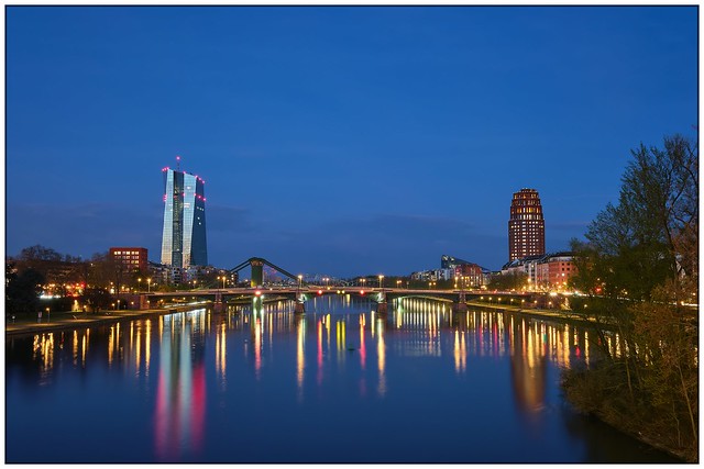 Frankfurt zur blauen Stunde ⭐