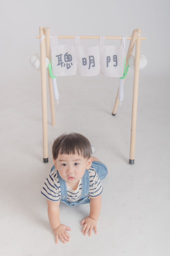 [親子寫真] 朱家薇 抓週+全家福拍攝@迪司陽光攝影棚-最專業的團隊完成全家福照，拍出有溫度的照片! #兒童寫真