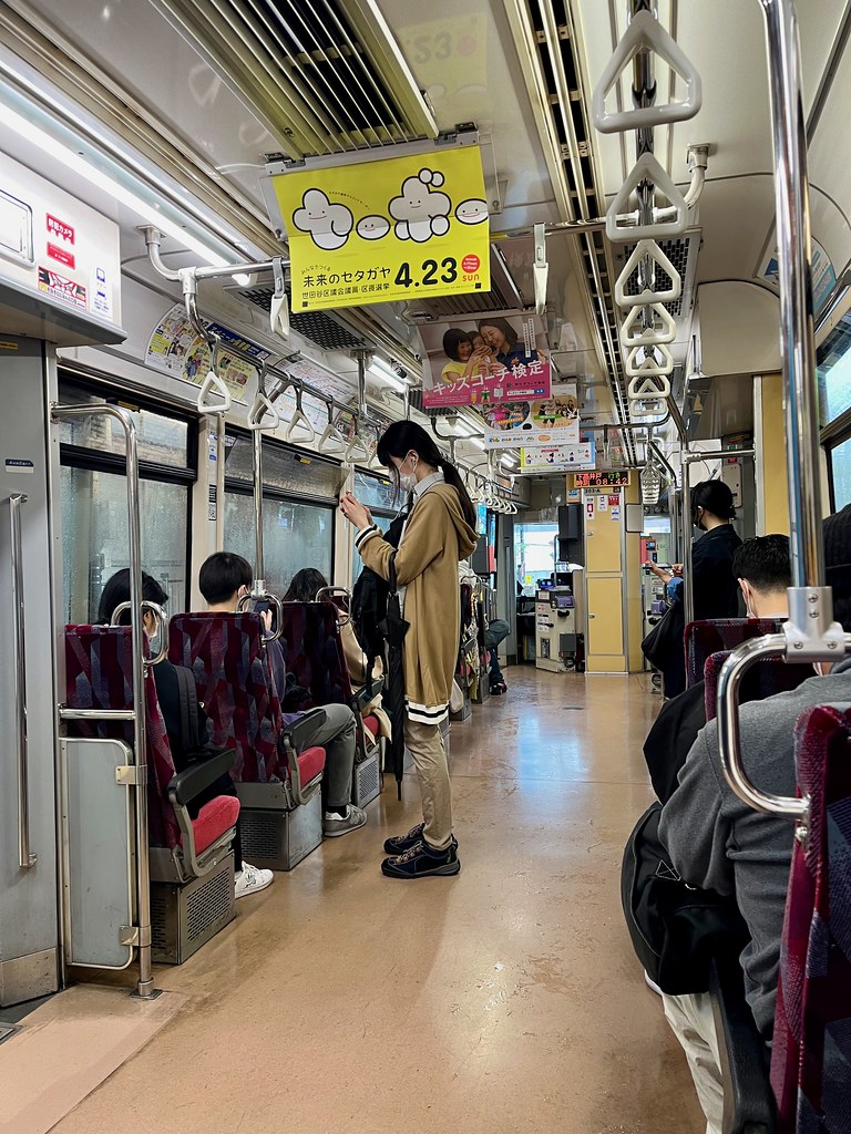 Tokyo Metro Train. Photo by howderfamily.com; (CC BY-NC-SA 2.0)