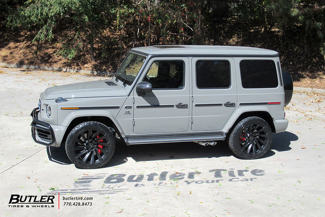 Mercedes Benz G63 with 22in Vossen UV3 Wheels and Nitto Terra Grappler Tires