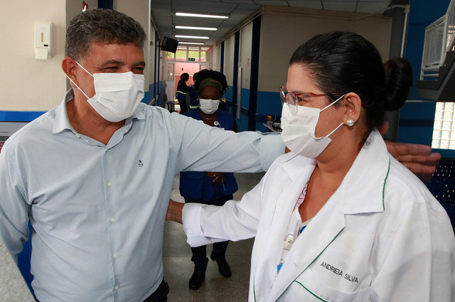 Dia D de vacinação o Prefeito Filippi toma vacina contra a Influenza e Covid-19 - Diadema/SP.