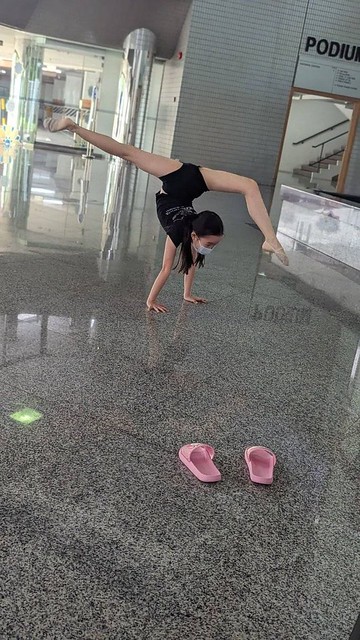<p>#mylife now she can handstand.. look easy but i can’t do it for 4 decades…</p>