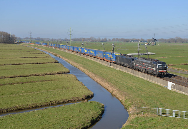 SBB Cargo 193 657-4 & ECCO-Rail 189 201-7 | Hardinxveld-Giessendam 2 maart 2023.