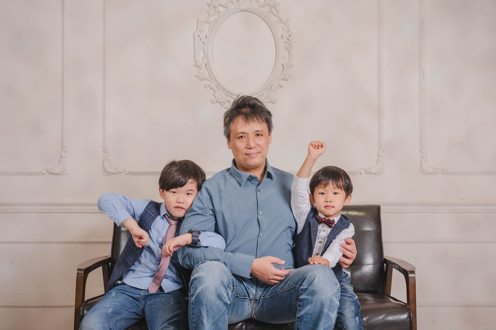 [親子寫真] 林晏如 全家福拍攝@迪司陽光攝影棚-最專業的團隊完成全家福照，拍出有溫度的照片! #兒童寫真