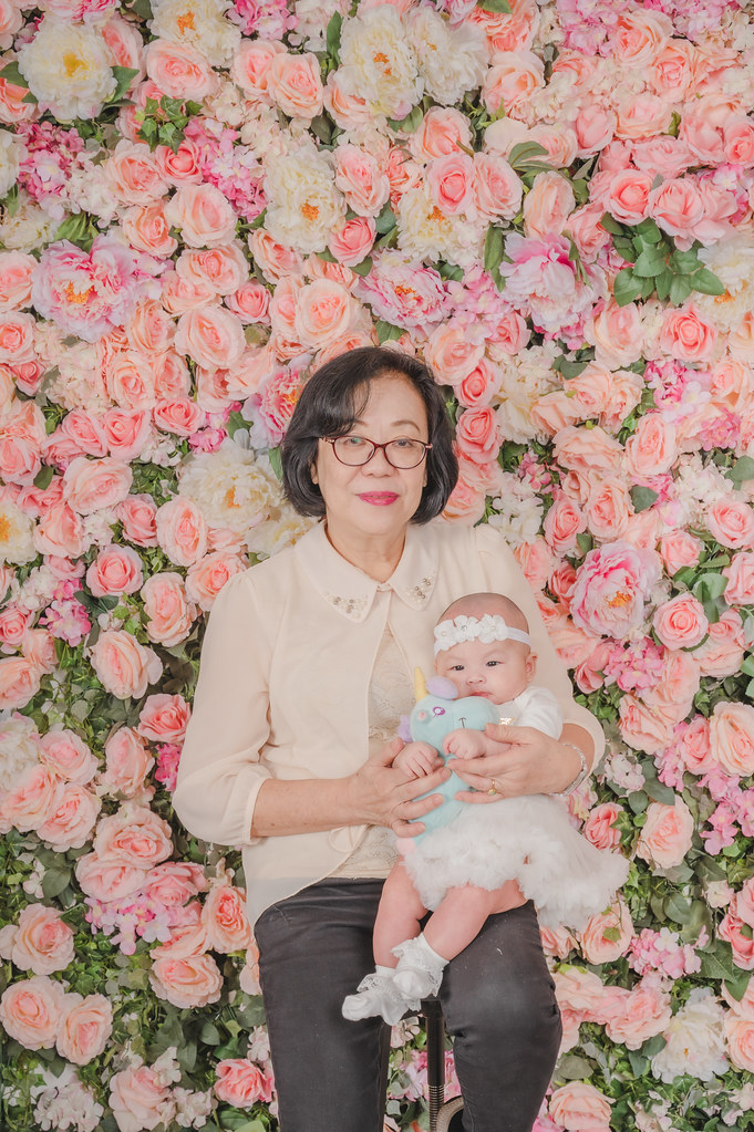 [親子寫真] 陳先生 全家福拍攝@迪司陽光攝影棚-最專業的團隊完成全家福照，拍出有溫度的照片! #孕婦寫真