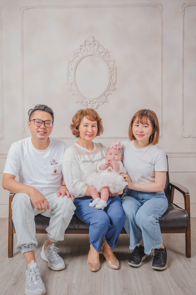 [親子寫真] 陳先生 全家福拍攝@迪司陽光攝影棚-最專業的團隊完成全家福照，拍出有溫度的照片! #孕婦寫真