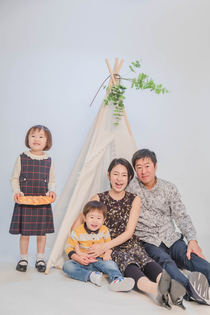 [親子寫真] 住谷清夏  全家福拍攝@迪司陽光攝影棚-最專業的團隊完成全家福照，拍出有溫度的照片! #孕婦寫真