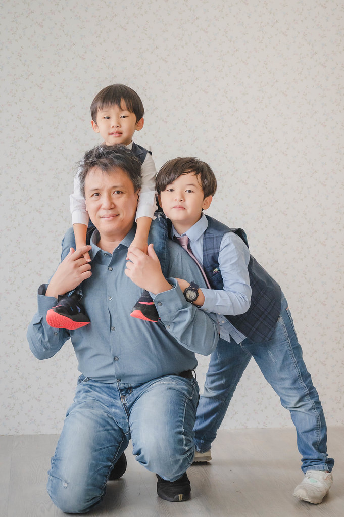 [親子寫真] 林晏如 全家福拍攝@迪司陽光攝影棚-最專業的團隊完成全家福照，拍出有溫度的照片! #