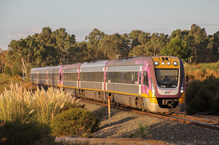 VL18 and VL65 make their way back through White Hills with the 1850 Melbourne bound service from Epsom