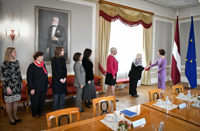 17.04.2023. Andra Levite tiekas ar Latvijas Sieviešu nevalstisko organizāciju sadarbības tīkla pārstāvēm