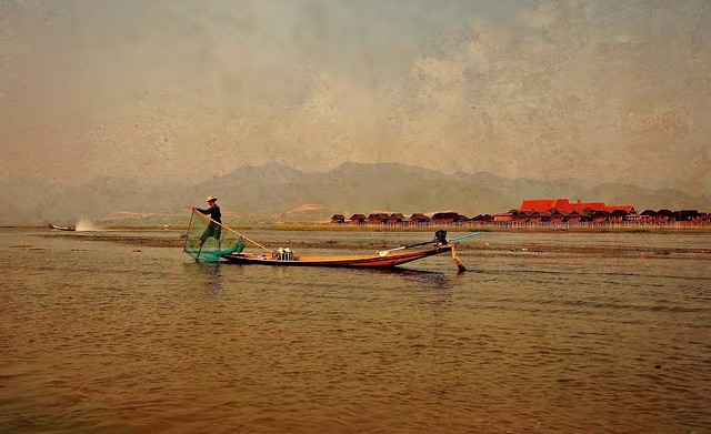 MYANMAR, Burma - Boote und Fischer auf dem Inle-See, 21555