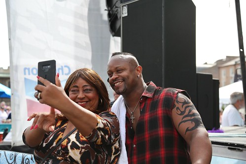 Dwayne Dopsie takes a selfie with a fan at French Quarter Fest 2023. Photo by Michele Goldfarb.