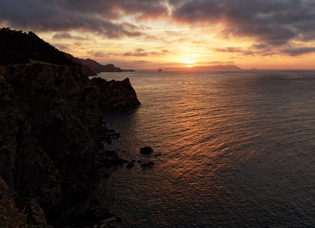 Sunrise on Port-Cros (from calanque de l’Indienne - Porquerolles)