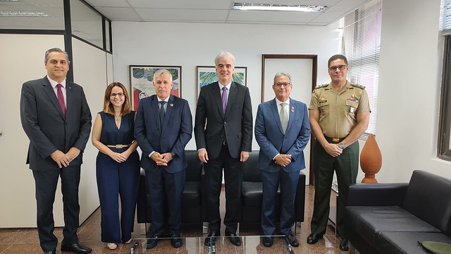 Procurador-Geral de Justiça recebe representantes do Comando Militar do Nordeste